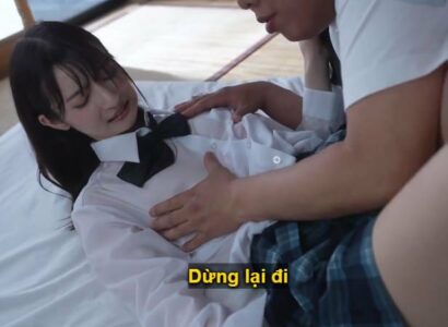 Poster of Bố dượng không còn kiềm được trước cô con gái trong bộ đồng phục bị ướt mưa