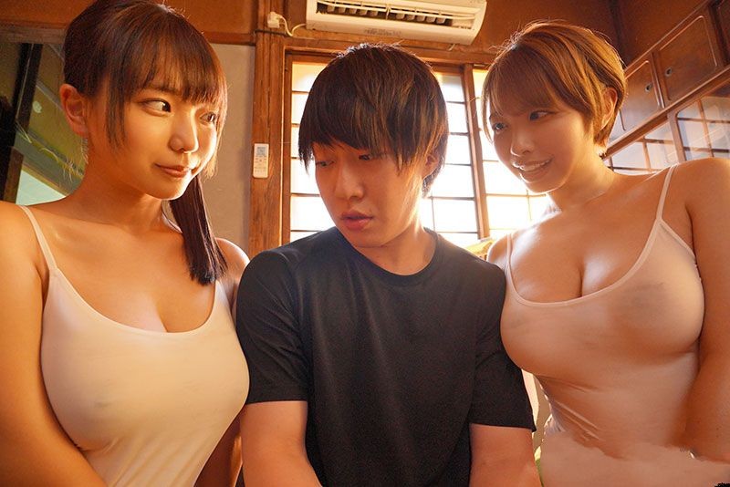 Poster of Cậu em trai ngây thơ được 2 cô chị gái ngực to đưa vào đời