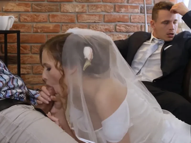 Poster of Cô dâu vụng trộm với trai ngay trước mặt ông chồng mới cưới