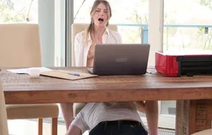 Poster of Cô nàng dâm dục khi làm việc tại nhà mùa dịch