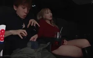 Poster of đi xem phim một mình, thanh niên bị chị gái thánh dâm kế bên sờ trym