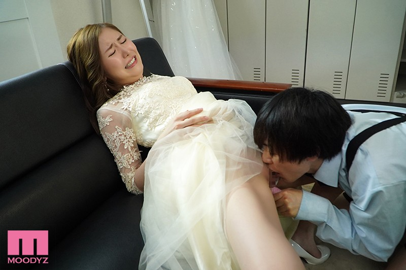 Poster of MIAA-408_Cô dâu bị hai cậu em chồng địt ngay tại đám cưới