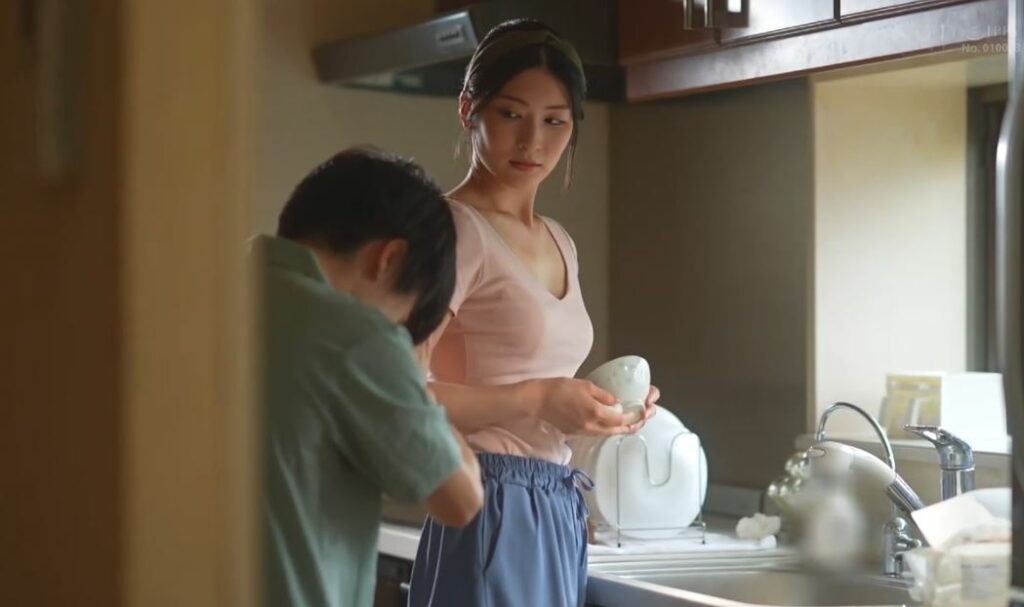 Poster of Nhờ chị gái dạy hôn, cậu em trai làm liều địt luôn chị gái