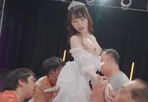 Poster of Nữ ca sĩ trẻ vừa giỏi hát còn vừa giỏi Trả bài với fan hâm mộ